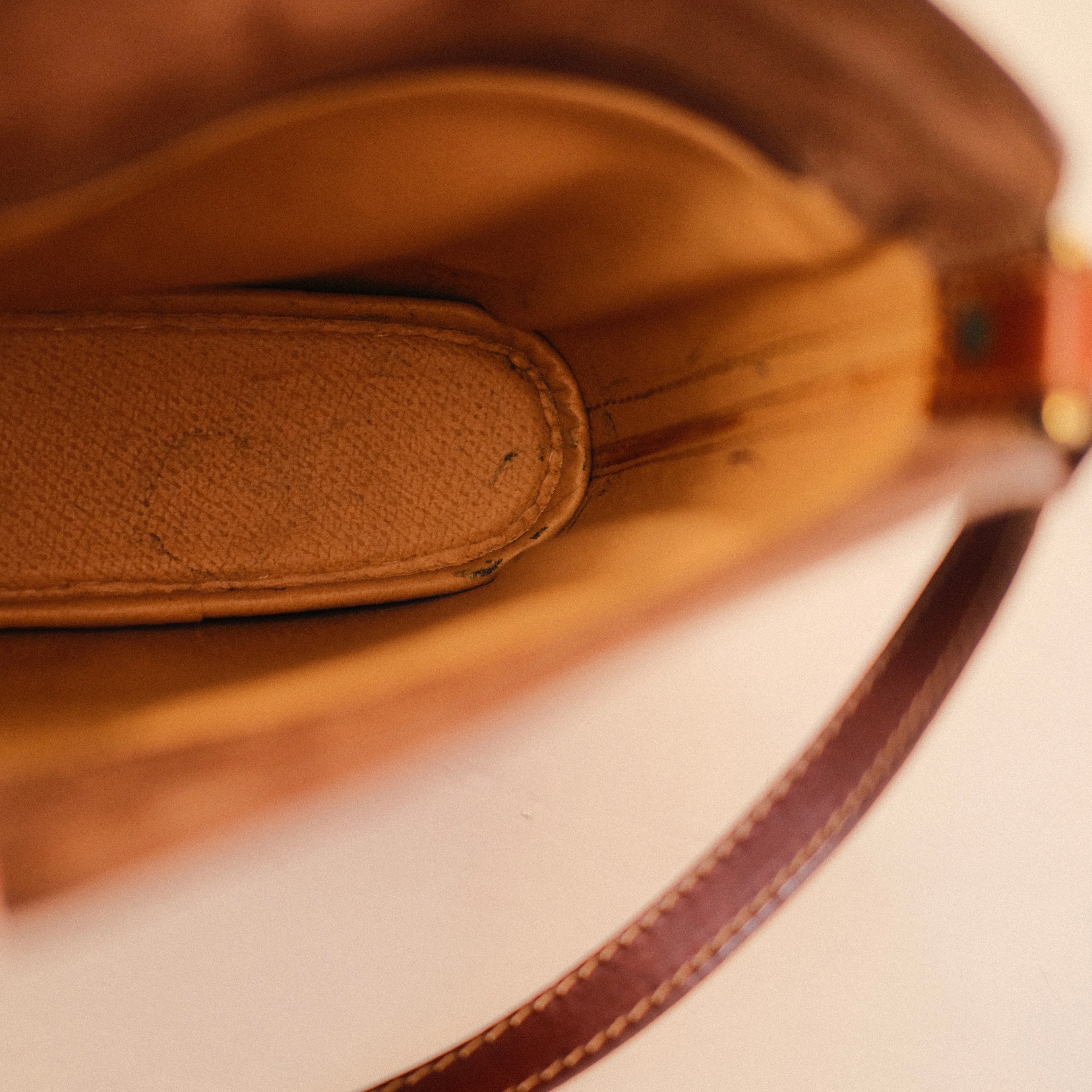 Vintage La Cruella Brown Leather Crossbody